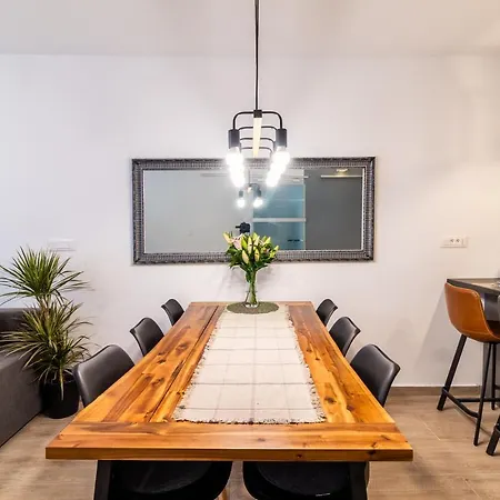 The One Apartment Split Exterior photo